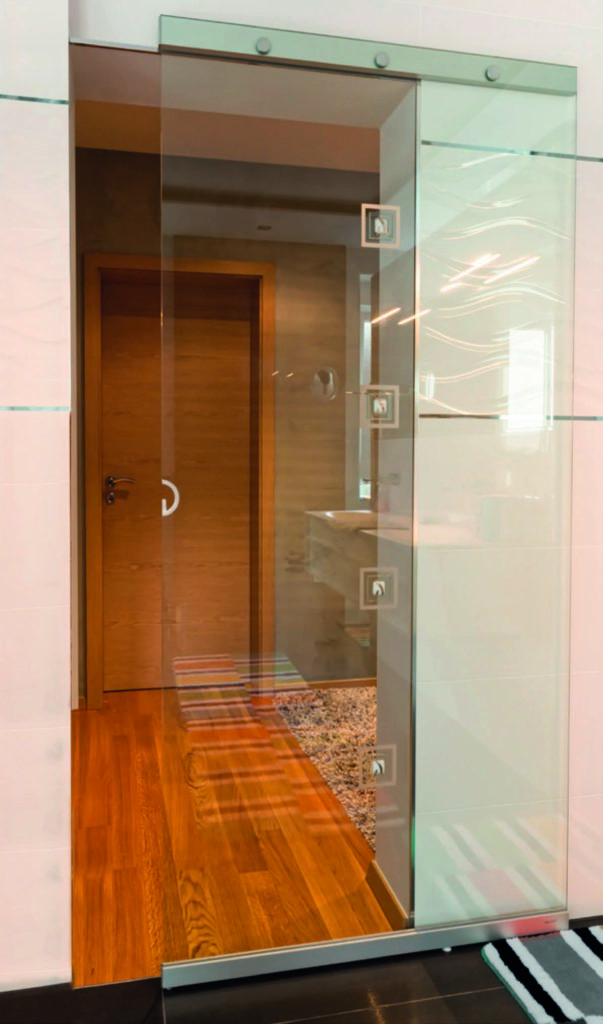 Une porte d'intérieur en verre de la gamme Luminence